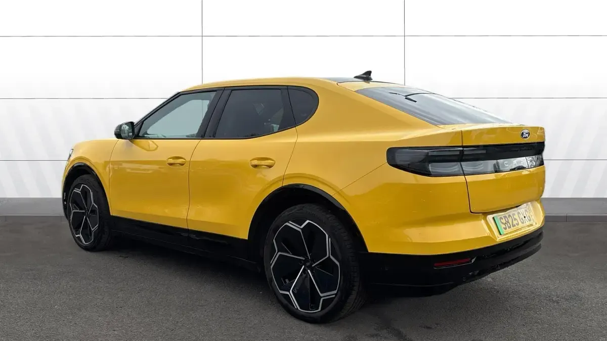 Used Ford Capri Premium 210 kW (286 HP) 2025 Yellow SUV