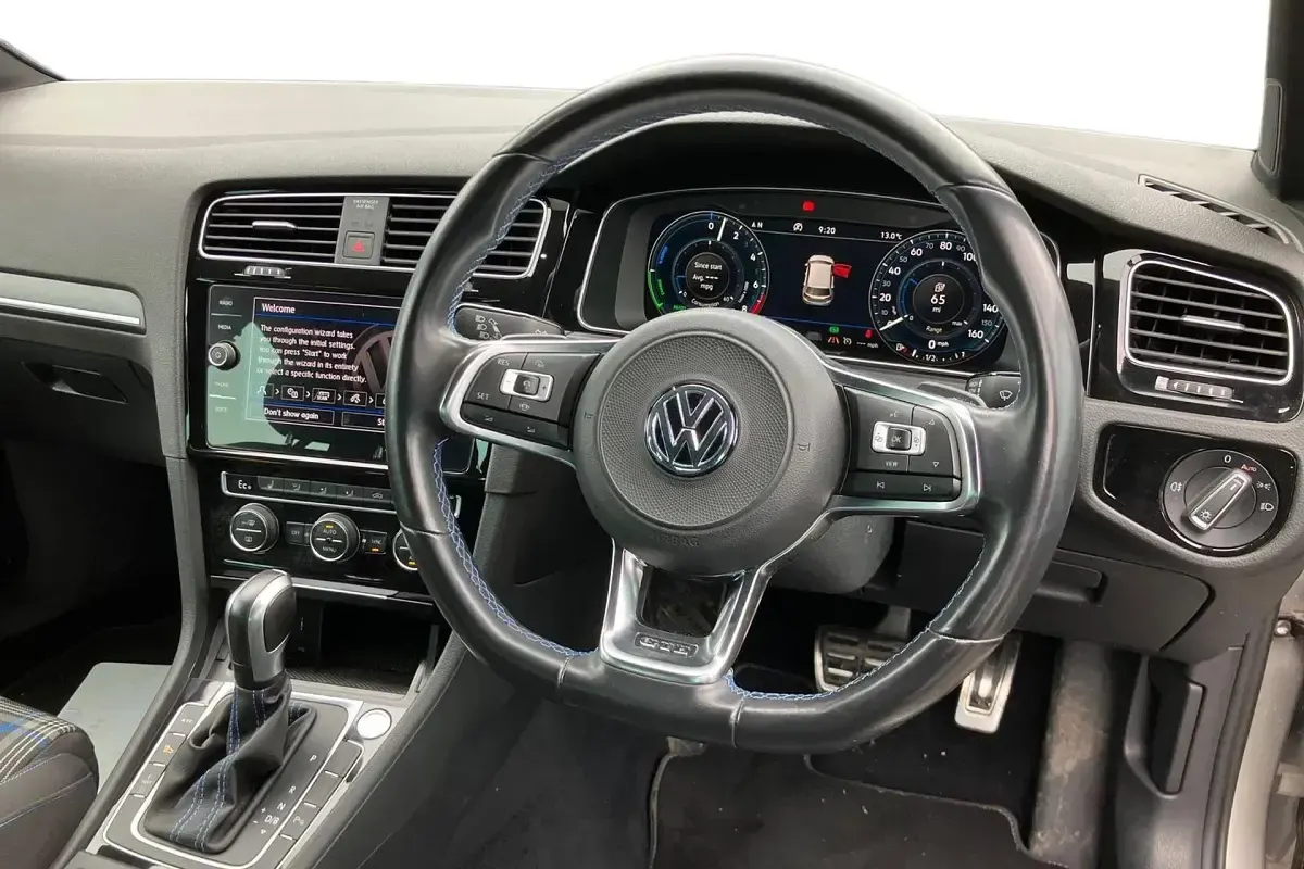 Begagnad VW Golf VIII Advance 2020 Silver Halvkombi