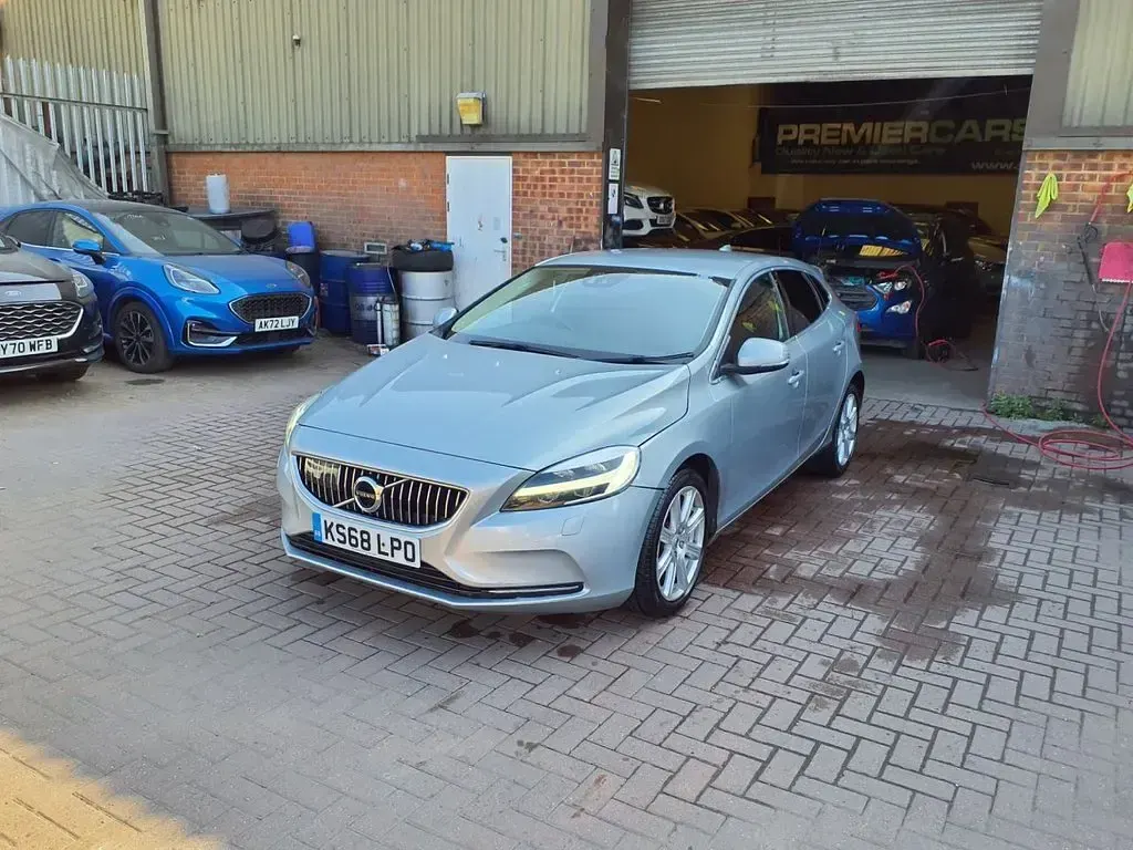 Used Volvo V40 Inscription 152 HP (111 kW) 2018 Silver Hatchback