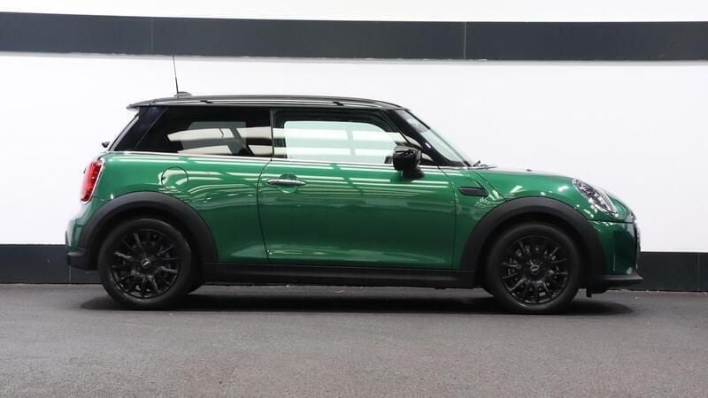 Begagnad Mini Cooper Classic 134 HK (98 kW) 2022 Grön Halvkombi