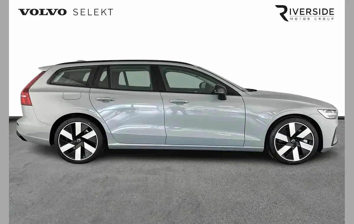 Used Volvo V60 Plus 350 HP (257 kW) 2025 Vapour grey Estate