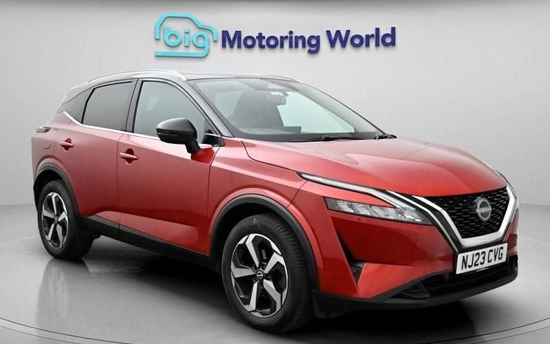 Used Nissan Qashqai N-Connecta 140 HP (102 kW) 2023 Red SUV