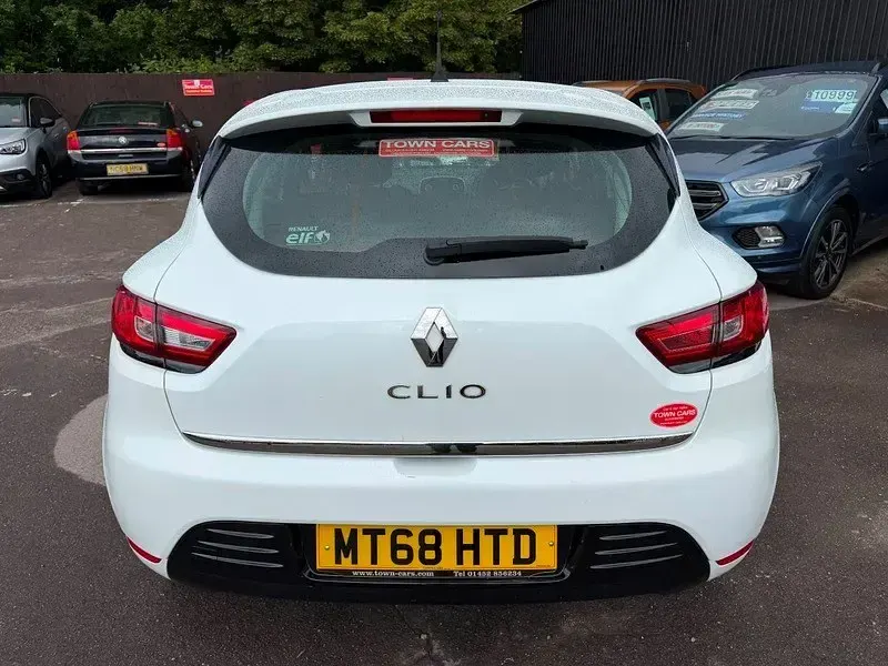 Used Renault Clio IV Play 90 HP (66 kW) 2018 White Hatchback