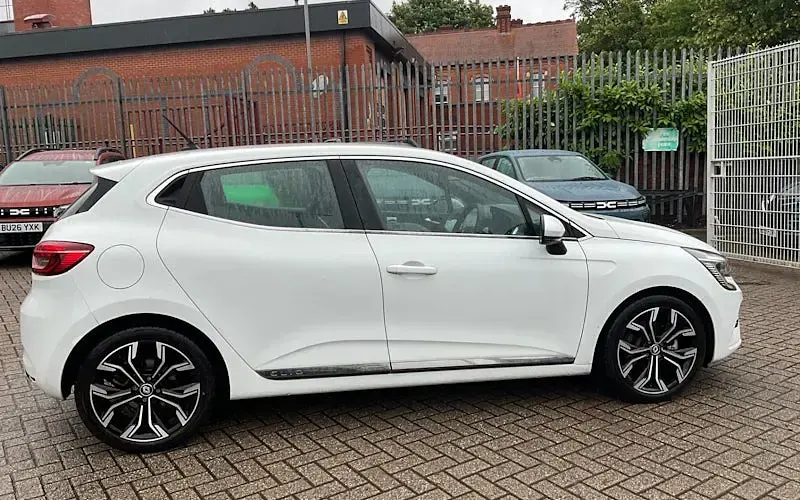 Used Renault Clio Version S 140 HP (102 kW) 2022 Hatchback