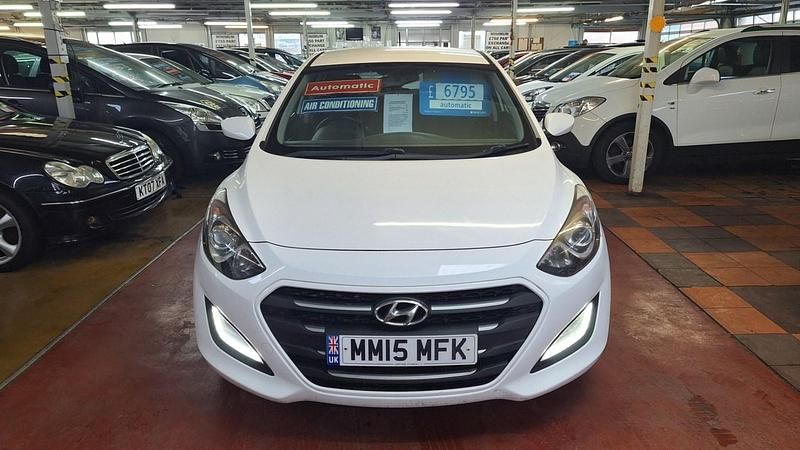 Used Hyundai i30 SE 120 HP (88 kW) 2015 White Hatchback