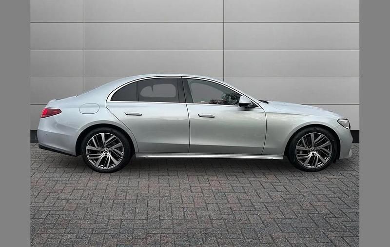 Used Mercedes E200 Premium 227 HP (166 kW) 2025 Silver Sedan