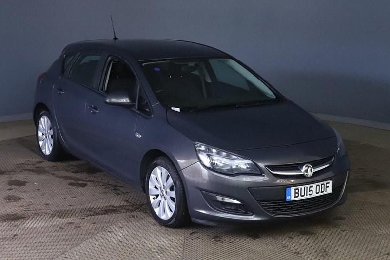 Grey Used 2015 Vauxhall Astra Design Edition Hatchback | £4,350 (Fair price) - Image 1/1