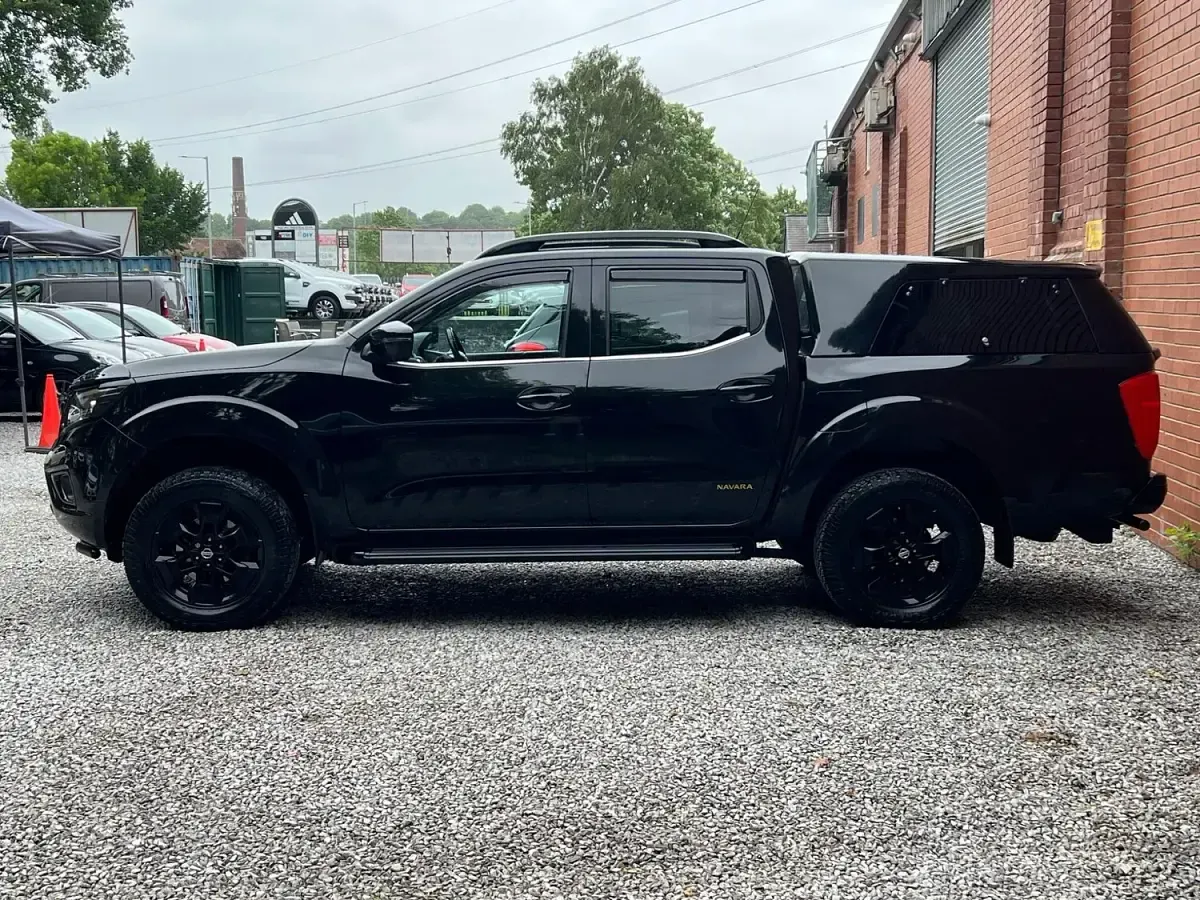 Used Nissan Navara N-Guard 190 HP (139 kW) 2019 Black Pickup
