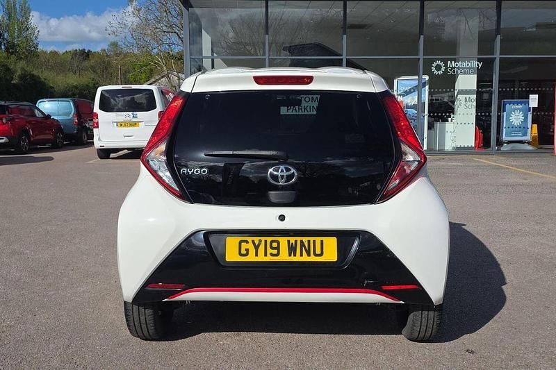 Used Toyota Aygo Trend 72 HP (52 kW) 2019 White Hatchback