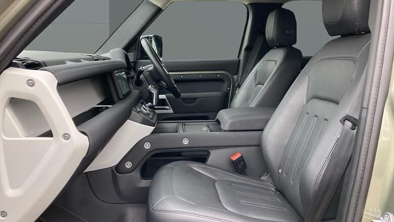 Used Land Rover Defender First Edition 250 HP (183 kW) 2021 Green SUV