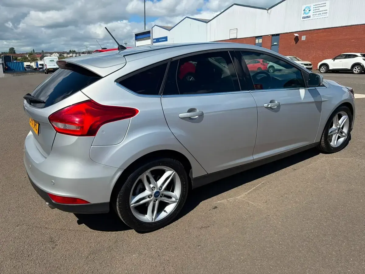 Used Ford Focus Titanium 150 HP (110 kW) 2018 Silver Hatchback