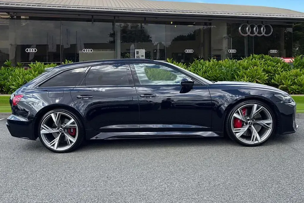 Used Audi RS6 Comfort 600 HP (441 kW) 2022 Black Estate