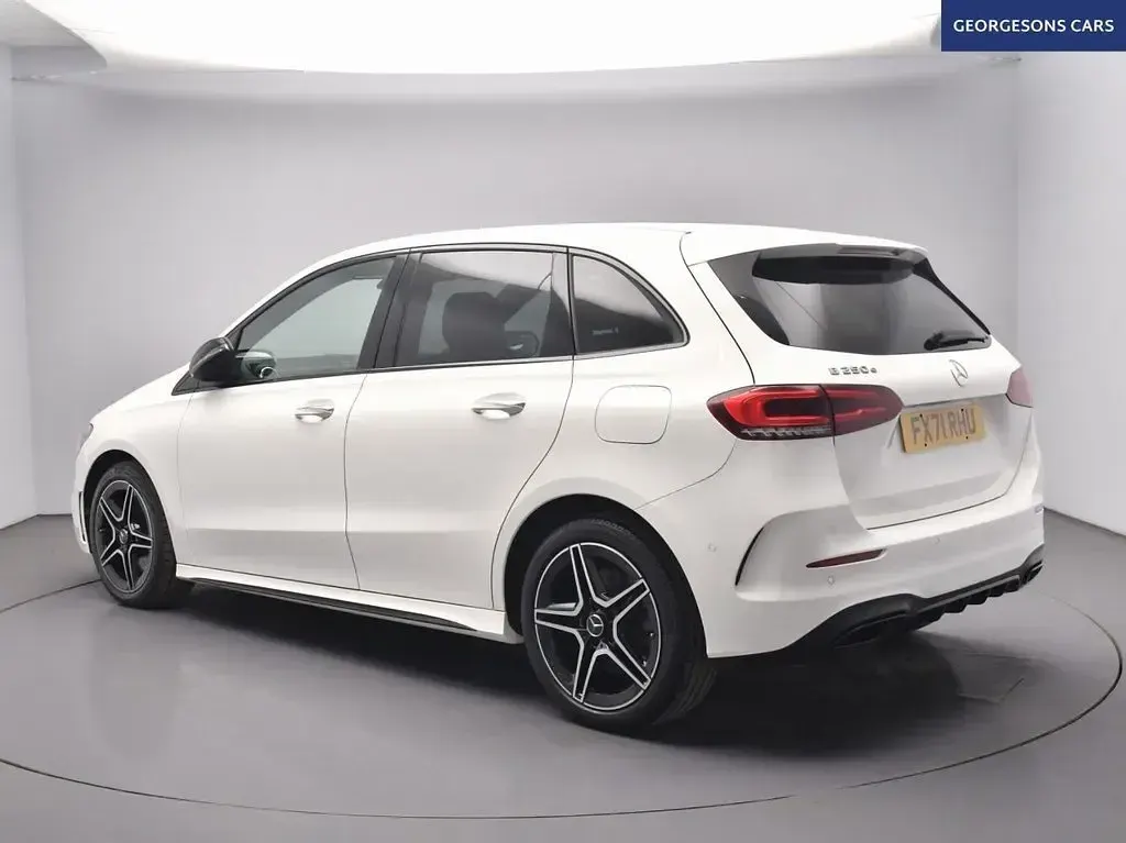 Used Mercedes B250 AMG line 109 HP (80 kW) 2022 White Hatchback