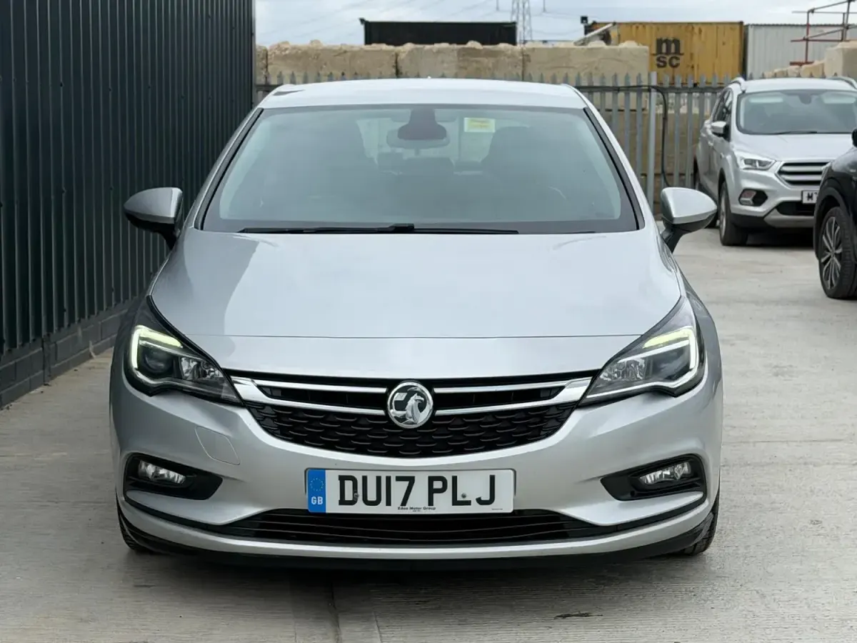 Used Vauxhall Astra Elite 136 HP (100 kW) 2017 Silver Hatchback