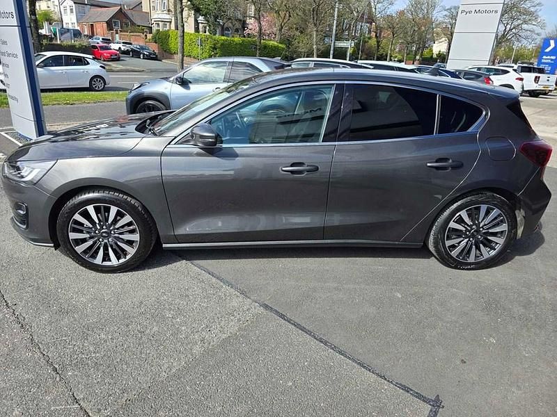 Używany Ford Focus Titanium 2024 Szary Hatchback