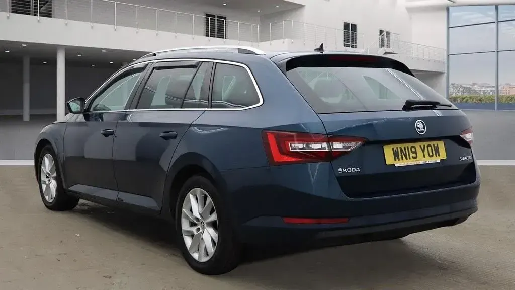 Used Skoda Superb SE Technology 150 HP (110 kW) 2019 Blue Estate