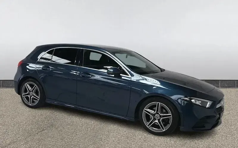 Gebraucht Mercedes A200 AMG line 163 PS (119 kW) 2020 Kleinwagen