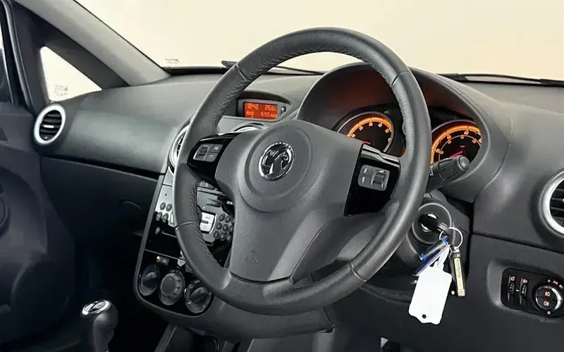 Used Vauxhall Corsa Edition 120 HP (88 kW) 2014 Black Hatchback