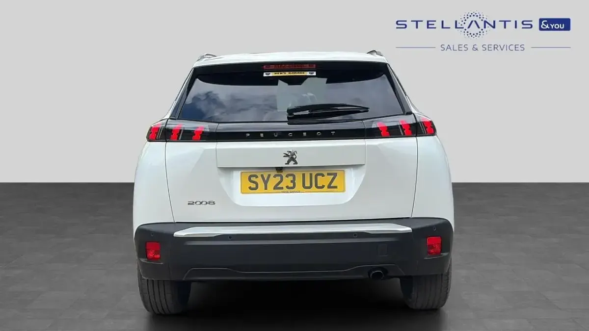 Used Peugeot 2008 Allure+ 100 HP (73 kW) 2023 White SUV