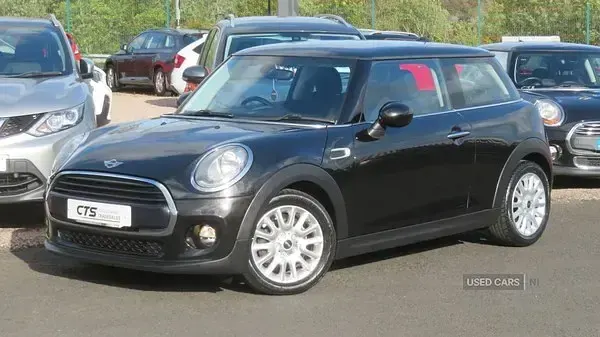 Begagnad Mini Cooper D Hatch 116 HK (85 kW) 2016 Svart Halvkombi