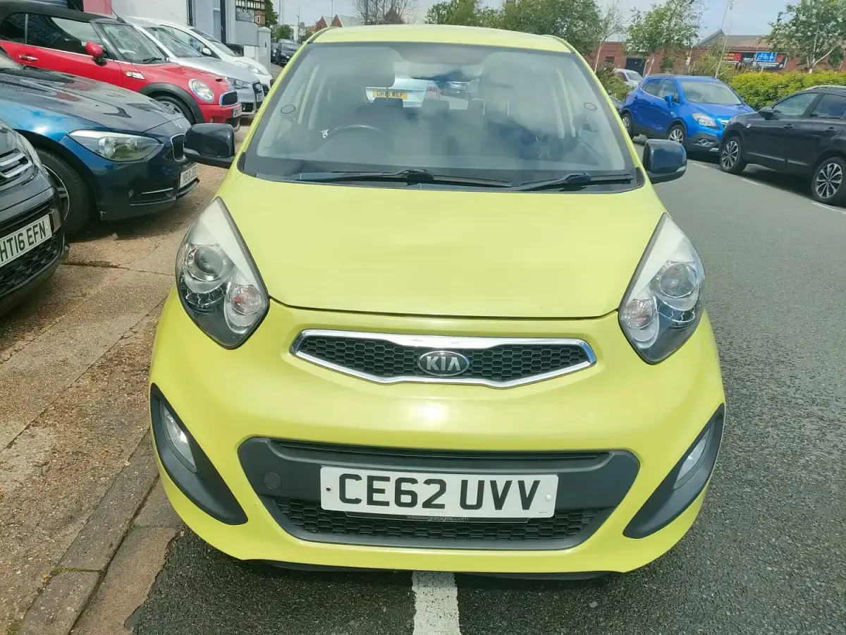 Used Kia Picanto 84 HP (61 kW) 2012 Green Hatchback
