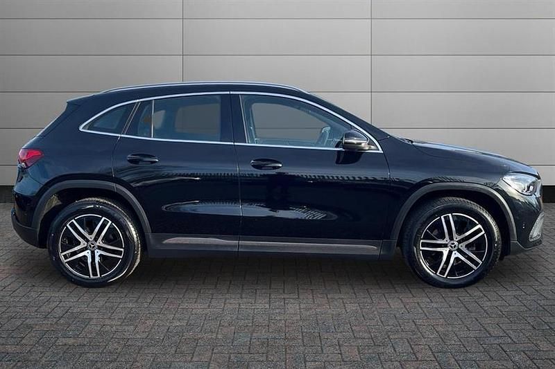 Used Mercedes GLA200 Executive 163 HP (119 kW) 2021 Cosmos black SUV