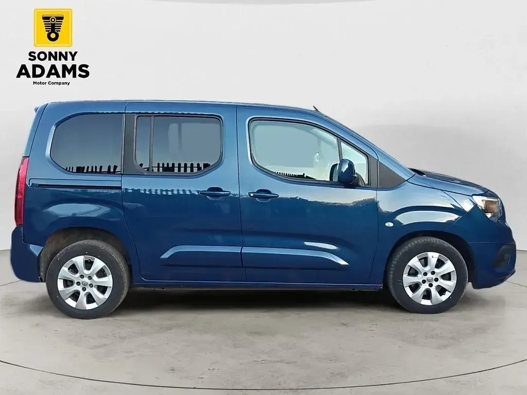 Begagnad Vauxhall Combo S 100 HK (73 kW) 2021 Blå Minibuss