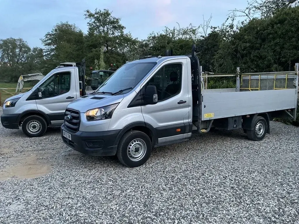 Usado Ford Transit Premium 130 HP (95 kW) 2023 Prateado Cabrios