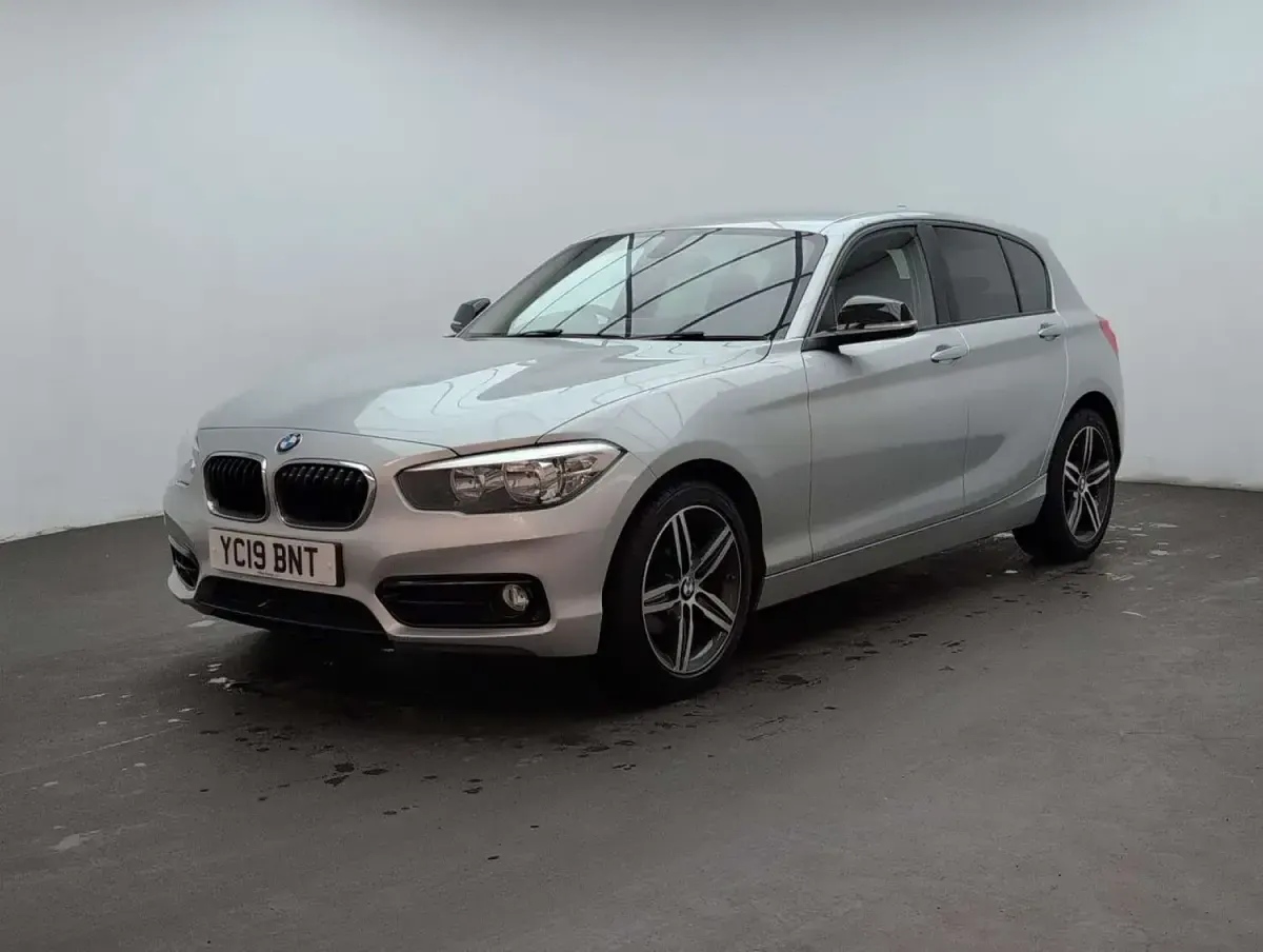 Used BMW 118 Sport Line 134 HP (98 kW) 2019 Silver Hatchback