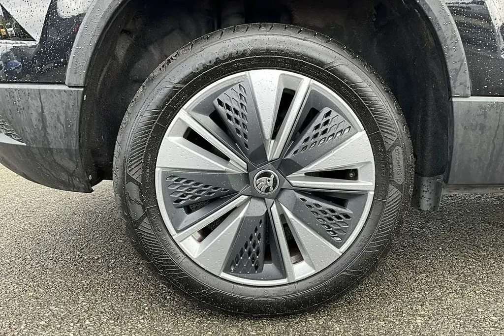 Second-hand Skoda Karoq SE Drive 147 CP (108 kW) 2024 Negru SUV