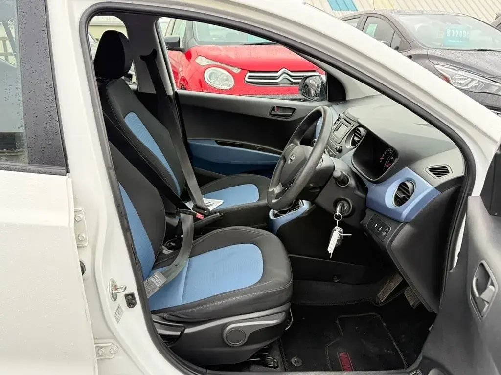 Used Hyundai i10 SE 87 HP (63 kW) 2016 White Hatchback