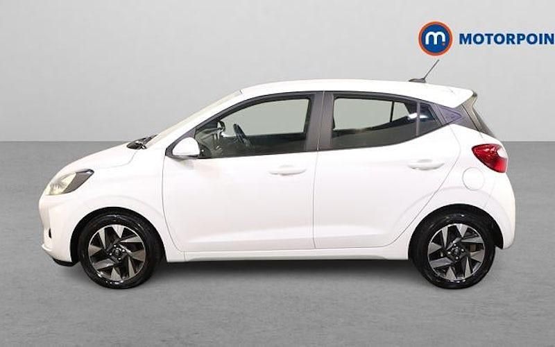 Used Hyundai i10 Advanced 79 HP (58 kW) 2025 White Hatchback
