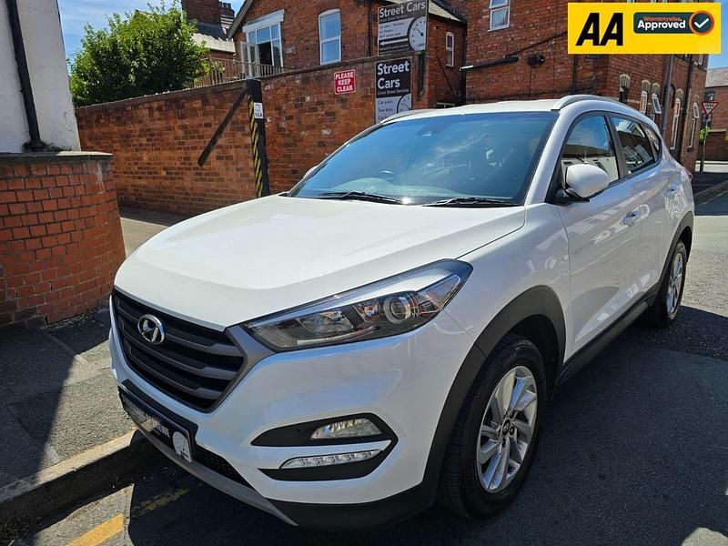 White Used 2018 Hyundai Tucson SE SUV | £8,995 (Super price) - Image 1/4