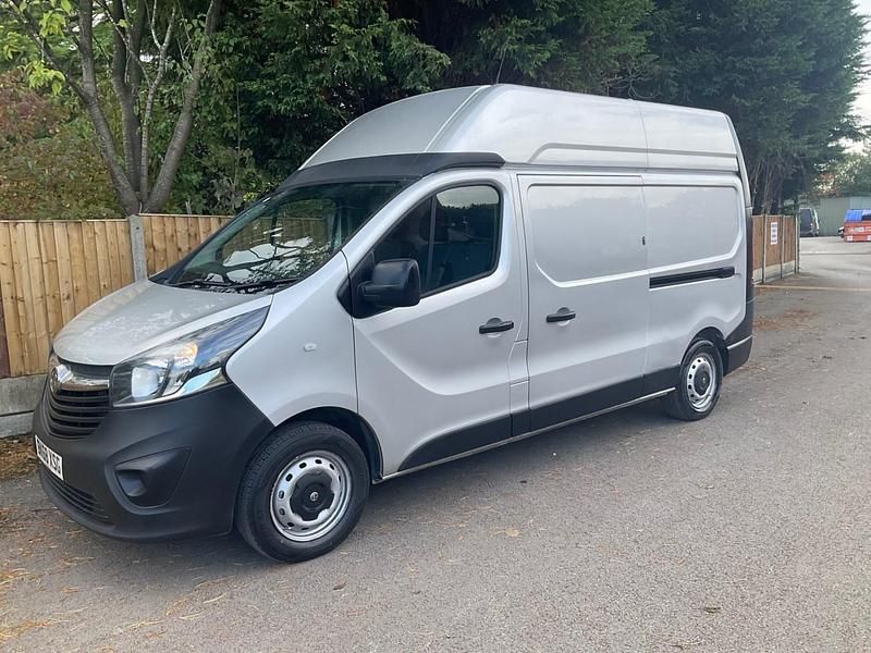 Used Vauxhall Vivaro 125 HP (91 kW) 2018 Silver MPV