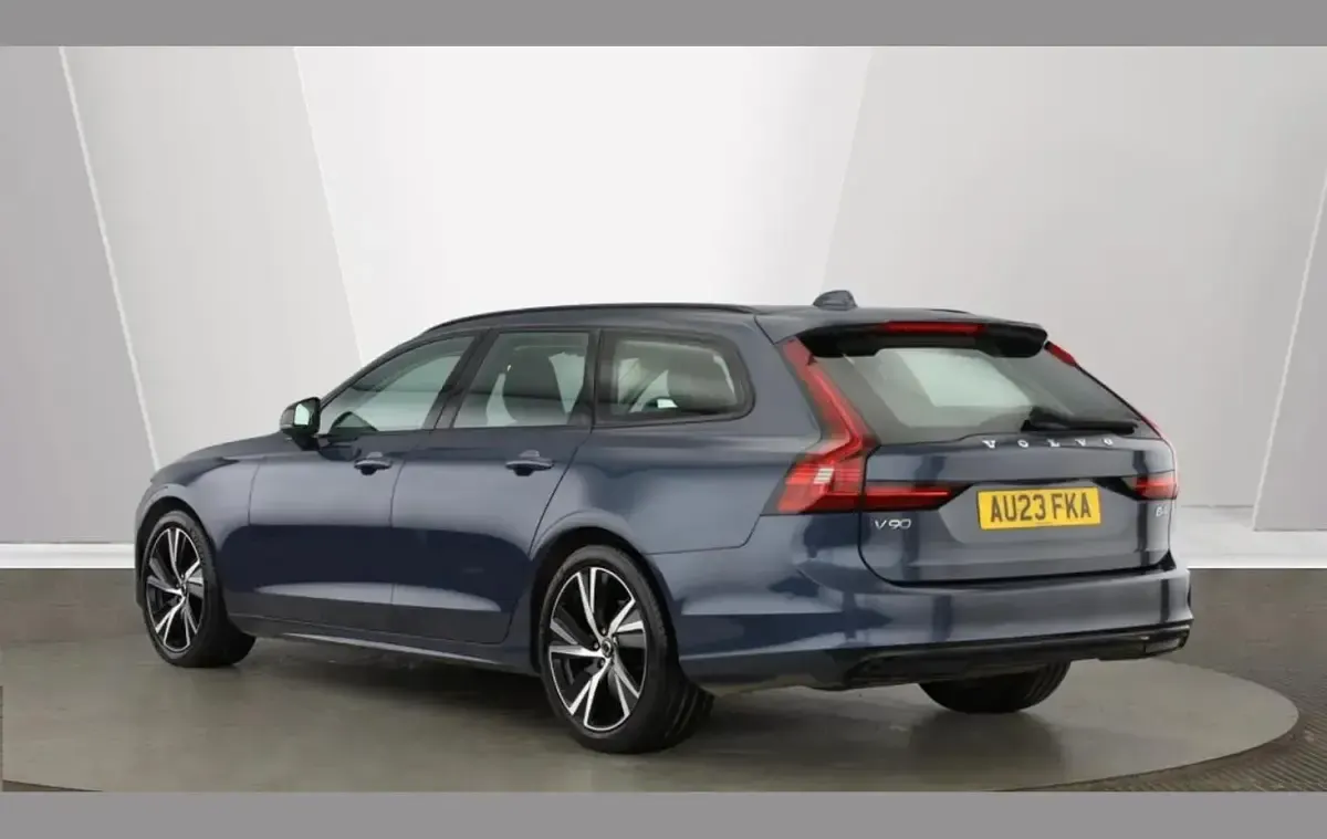 Used Volvo V90 Plus 194 HP (142 kW) 2023 Blue Estate