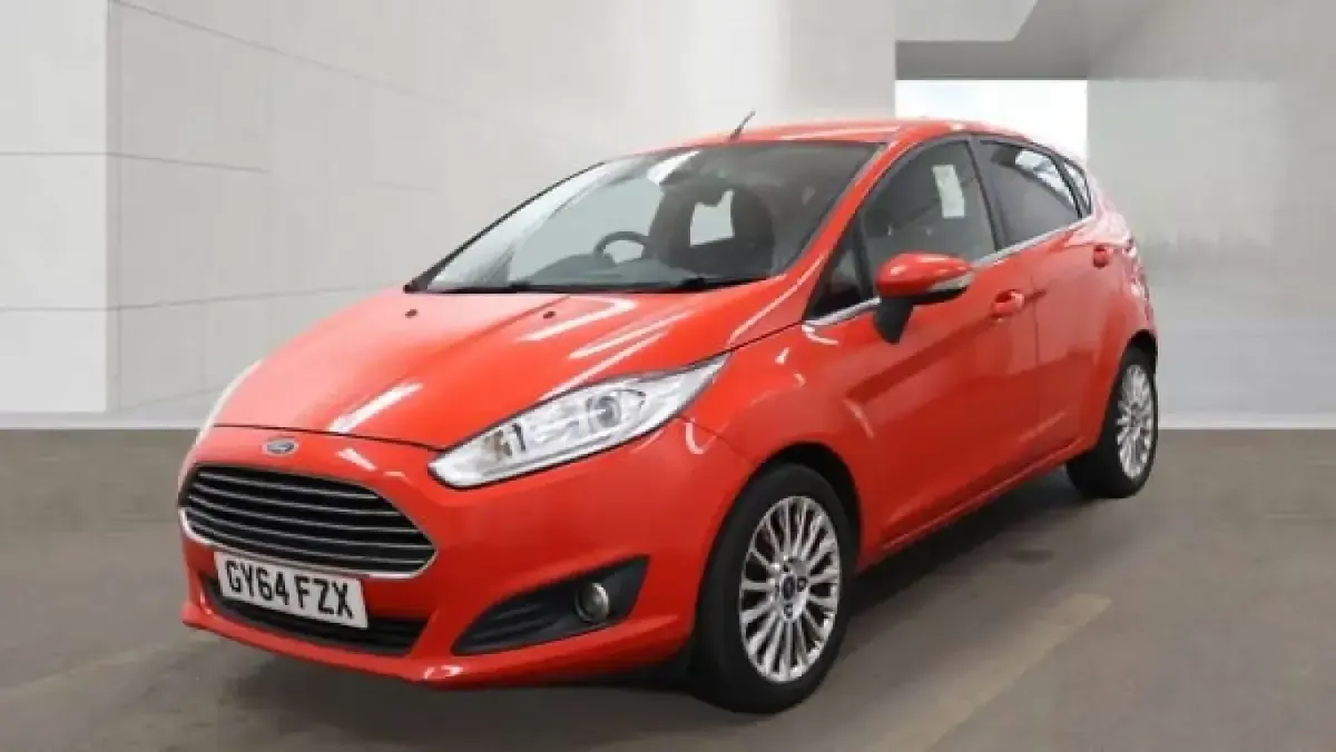 Used Ford Fiesta Titanium 120 HP (88 kW) 2014 Red Hatchback