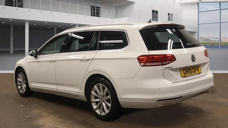 Used VW Passat Business 150 HP (110 kW) 2019 Candy white Estate