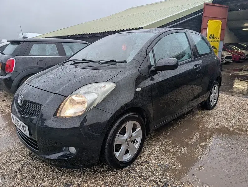 Used Toyota Yaris 85 HP (62 kW) 2006 Black Hatchback