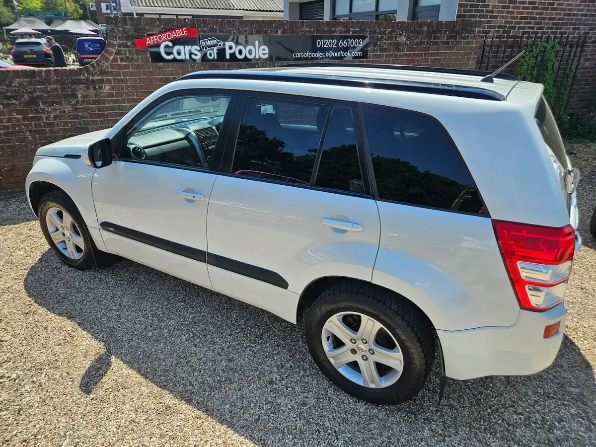 Used Suzuki Grand Vitara SZ5 2011 White SUV