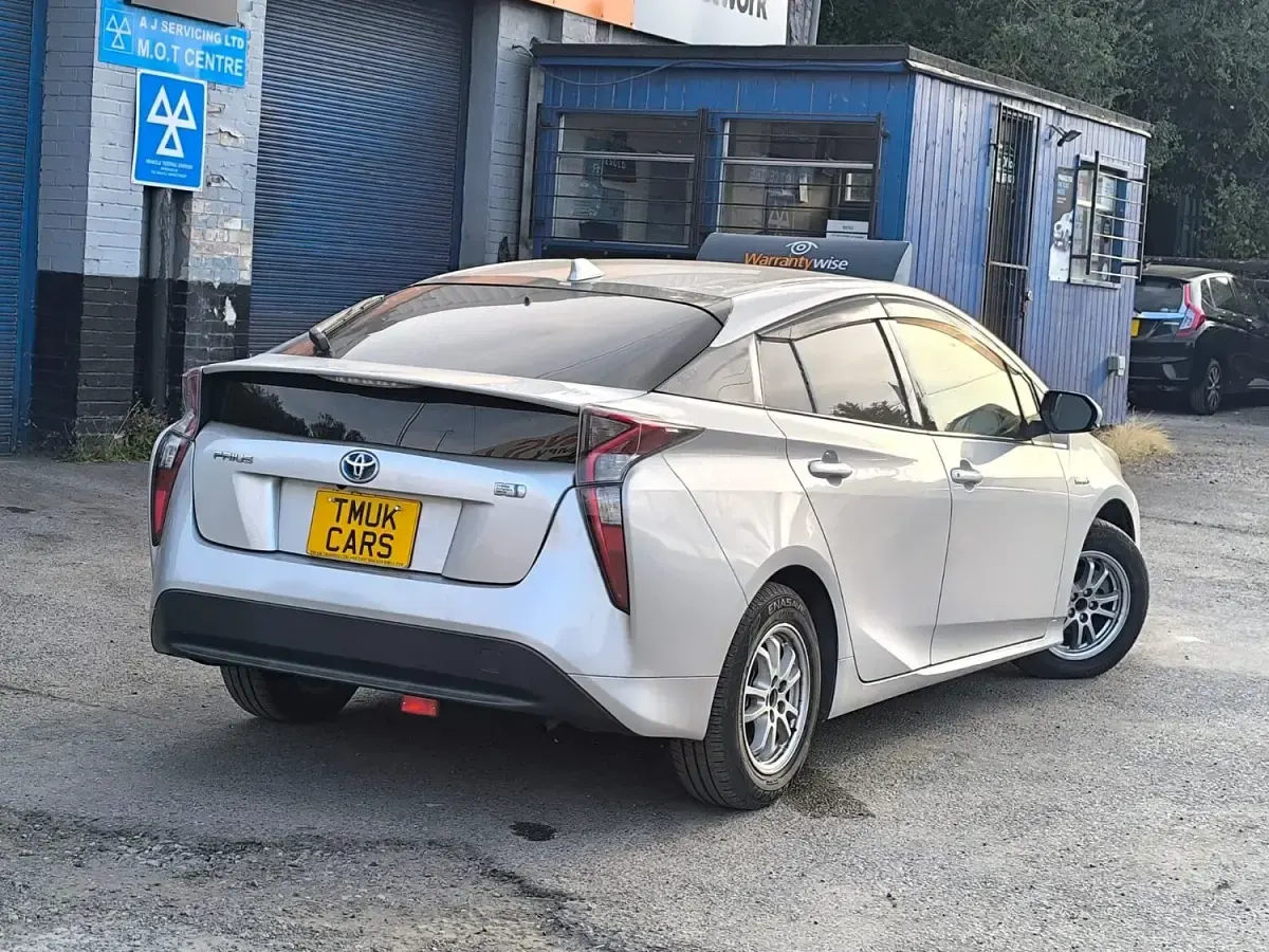 Used Toyota Prius 122 HP (89 kW) 2018 Silver Hatchback