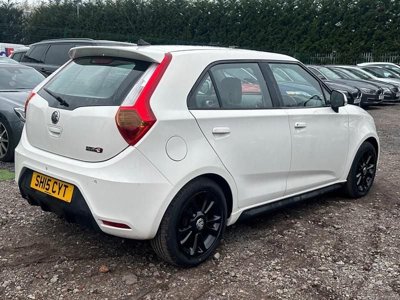 Used MG MG3 106 HP (77 kW) 2015 White Hatchback