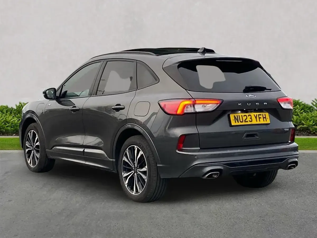 Begagnad Ford Kuga ST-Line X 190 HK (139 kW) 2023 Grå SUV