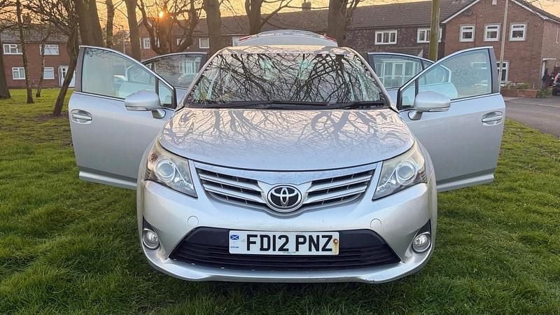 Used Toyota Avensis 147 HP (108 kW) 2012 Silver Sedan