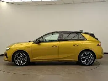 Second-hand Vauxhall Astra Ultimate 130 CP (95 kW) 2024 Galben Hatchback