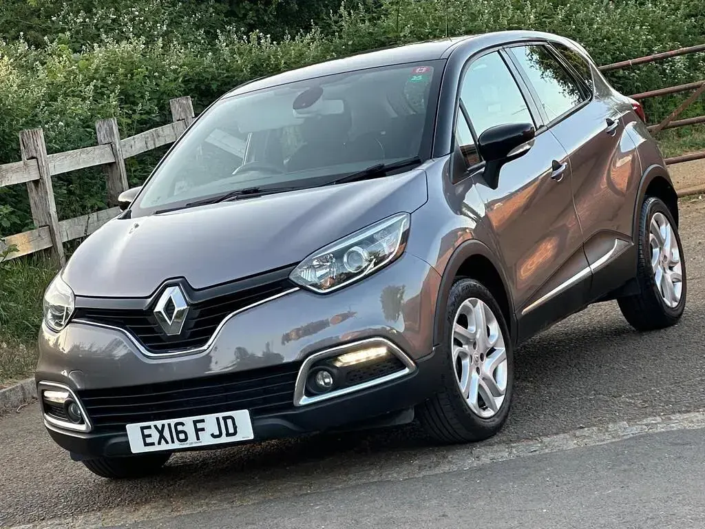Used Renault Captur Dynamique 90 HP (66 kW) 2016 Grey/black SUV
