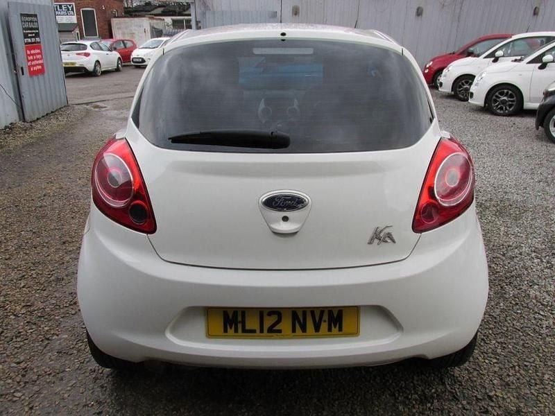 Used Ford Ka 69 HP (50 kW) 2012 White Hatchback