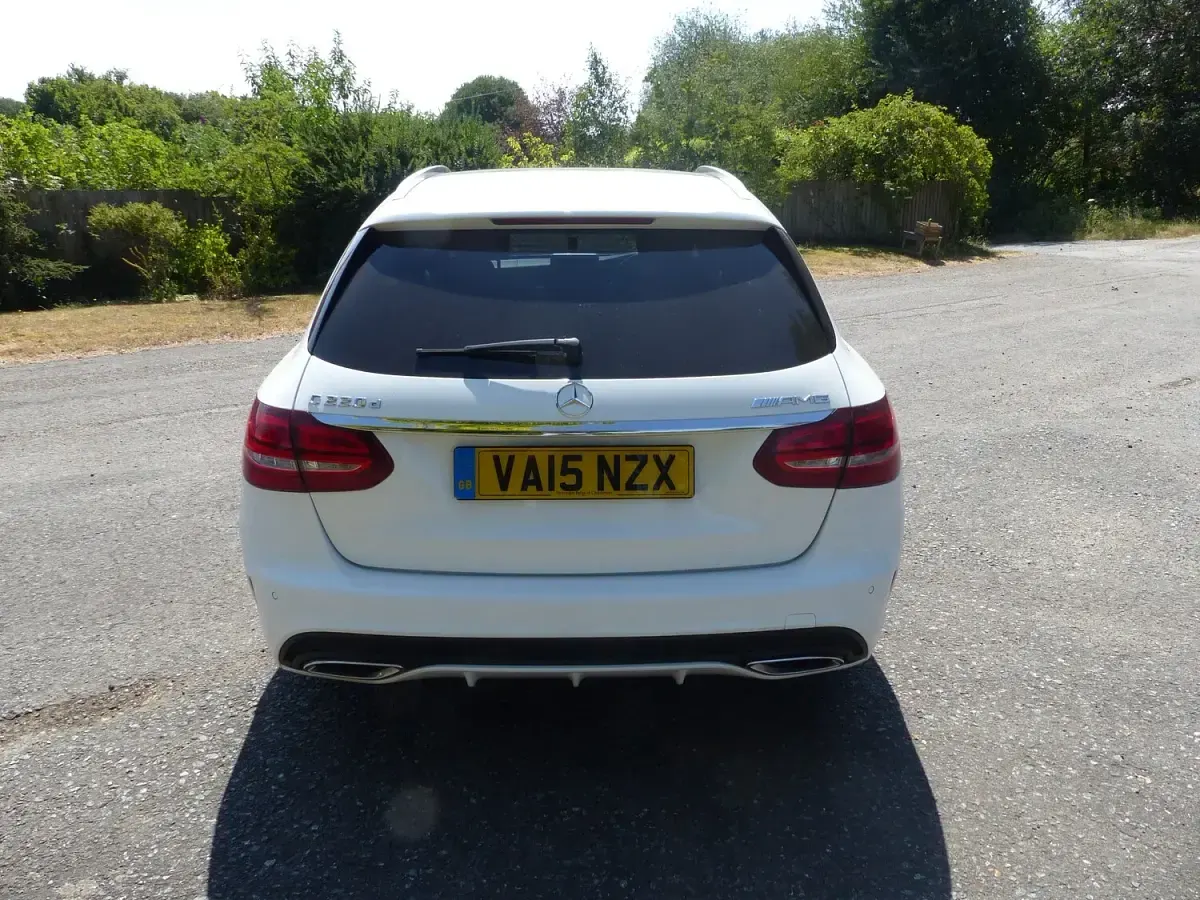 Used Mercedes C220 AMG Line Premium Plus 167 HP (122 kW) 2015 White Estate