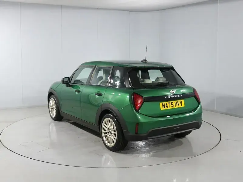 Used Mini Cooper Hatch 113 kW (154 HP) 2025 Green Hatchback