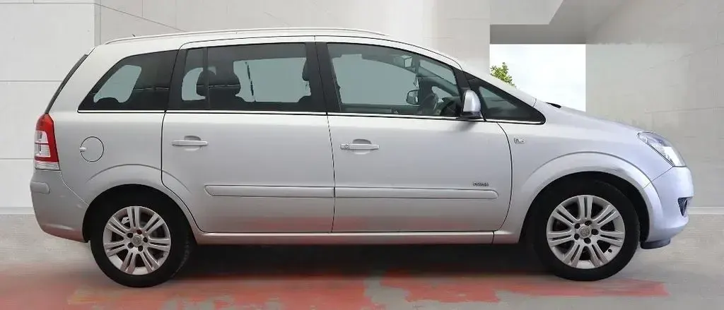Used Vauxhall Zafira Design Edition 115 HP (84 kW) 2012 Silver MPV