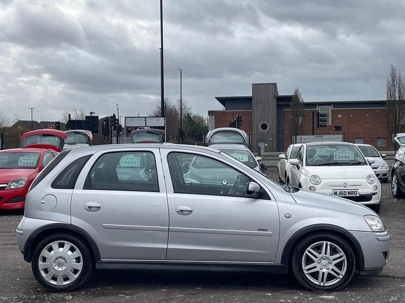 Used Vauxhall Corsa Design Edition 2005 Silver Hatchback